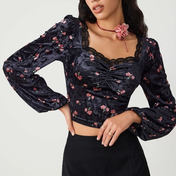 Cider Velvet Sweetheart Black Floral Lace Top - Picture 1 of 15